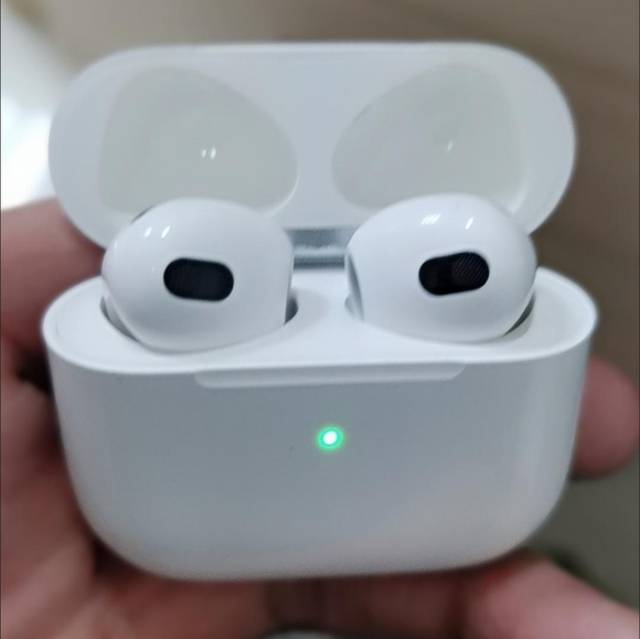 Earphones - Picture 3 of 6